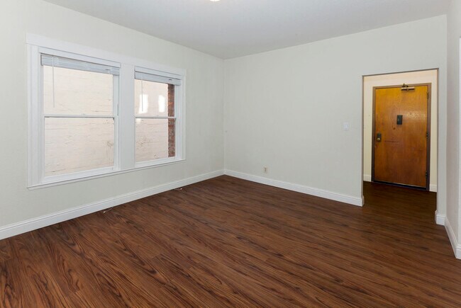 Interior Photo - 434 Leavenworth