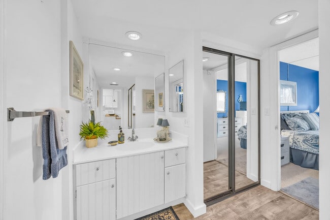 Building Photo - 2400 S Ocean Dr