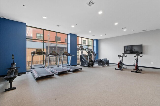 Building Photo - 260 Ave E