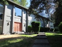Building Photo - 4629 W Lake Sammamish Pkwy SE