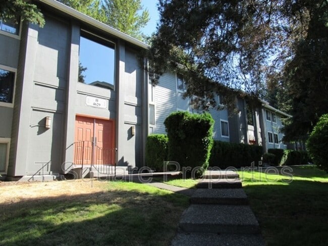 Primary Photo - 4629 W Lake Sammamish Pkwy SE