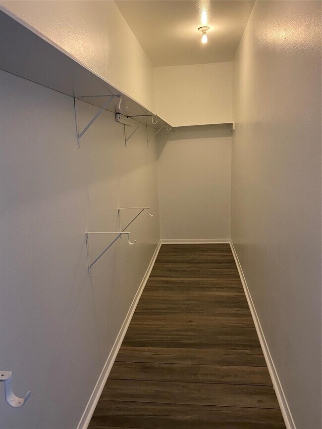 Building Photo - 7352 Regency Square Ct
