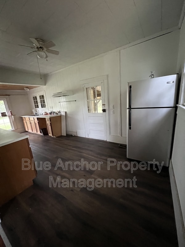 Building Photo - 610 Jenkins Ave