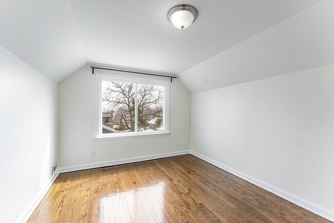 Building Photo - 2817 Maple Ave