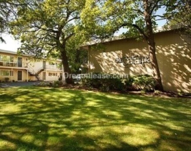 Building Photo - Downtown 2 bedroom ground floor apartment