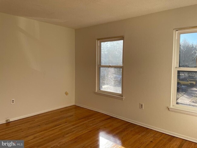 Building Photo - 28 Keith St