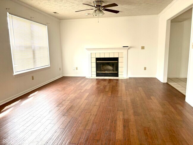 Building Photo - 11052 Oakspring Dr