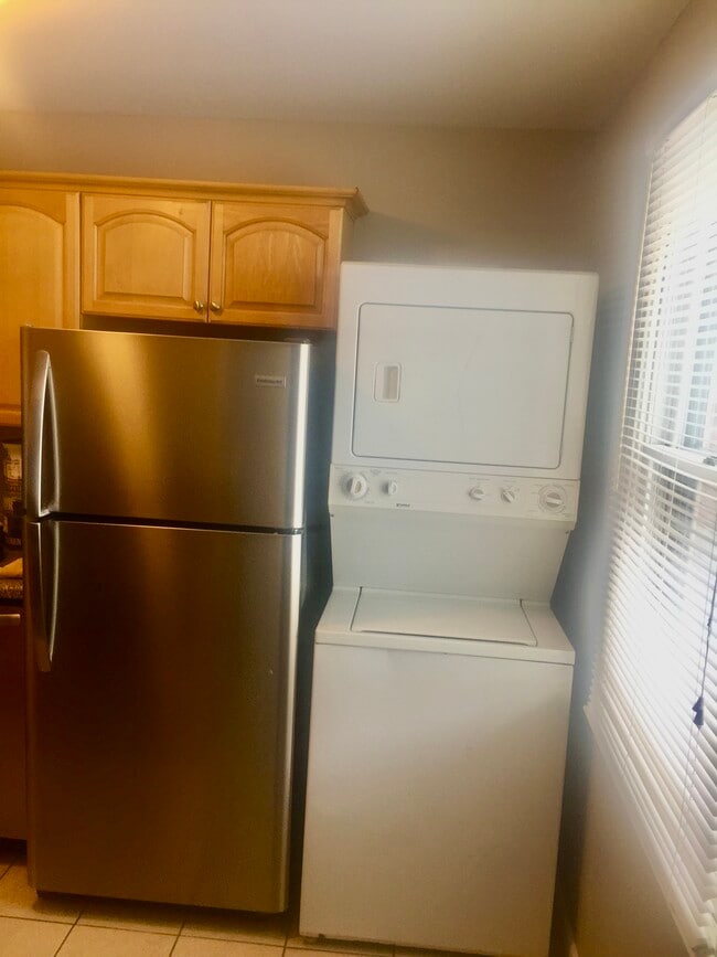 Building Photo - 305 35th Ave N