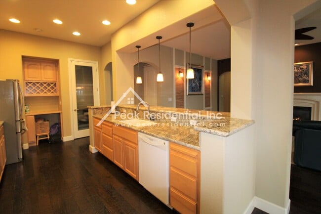 Building Photo - Very Nice 3bd/2ba With Bonus Room Elk Grove House with 2 Car Garage!