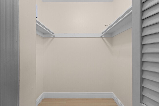 Building Photo - 1965 SE 5th Ct