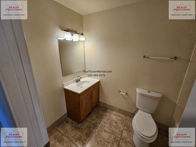 Building Photo - 22nd & Kolb Area Condo - Upstairs unit in Langley Gardens