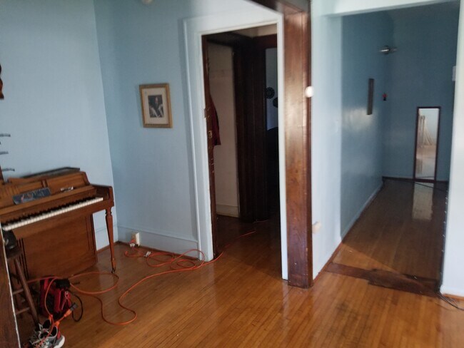 ML - Living Room - 1507 E 22nd St