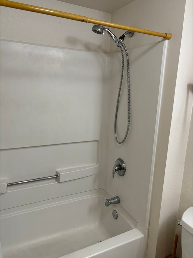 Building Photo - Move-In Ready 2BR/2BA Condo – Fully Furnished, AC, Washer/Dryer, 2 Parking stalls