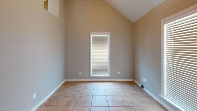 Building Photo - 860 Autumn Ridge Rd