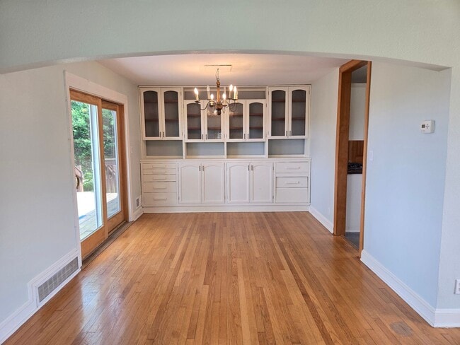 Building Photo - Amazing views overlooking the Raritan Rive...