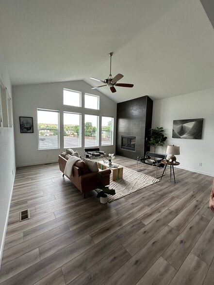 Building Photo - 17147 W 11th Ave