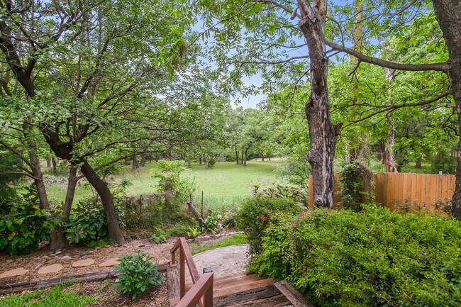 Building Photo - 366 Dalhart Dr