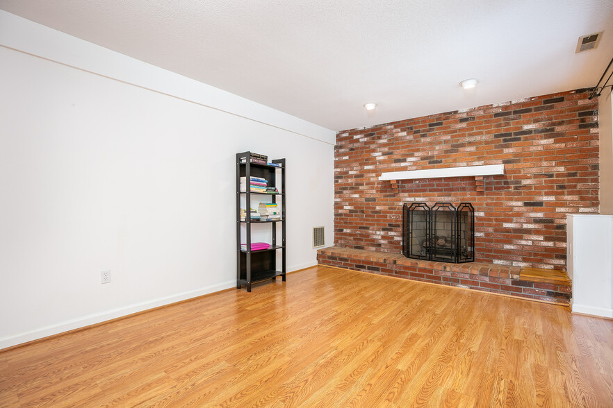 Building Photo - 80 Lancaster Dr