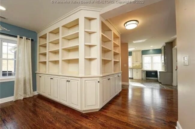 Building Photo - 204 Angel Terrace