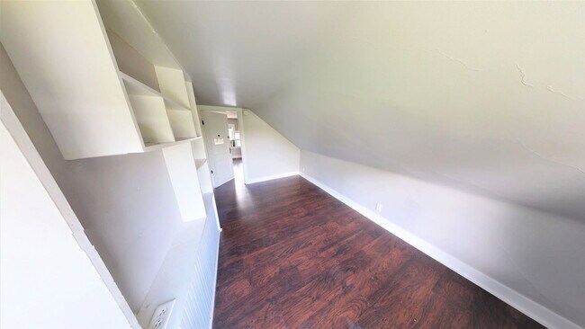 Building Photo - 2313 Stratford Ave