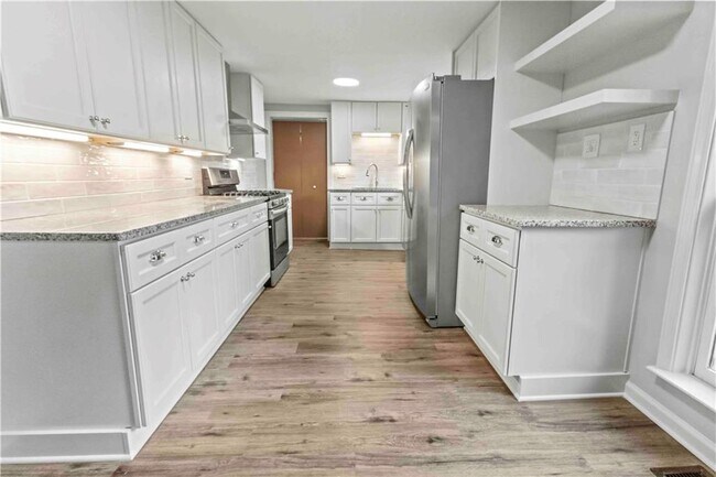 Building Photo - 2314 Wayside Dr