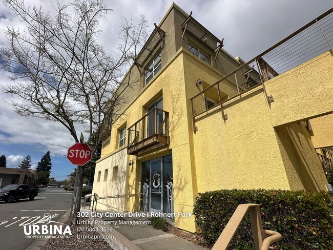 Building Photo - Modern 3-Bedroom Townhome in the Heart of ...