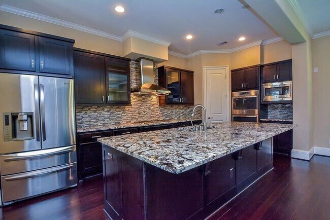 Building Photo - 15907 Court St