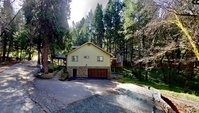Building Photo - 10815 Footwall Dr