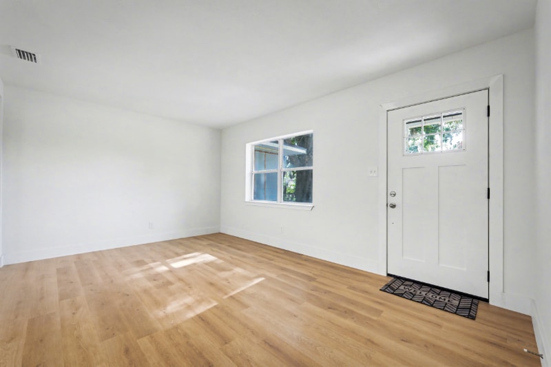 Building Photo - 5827 Ansley St