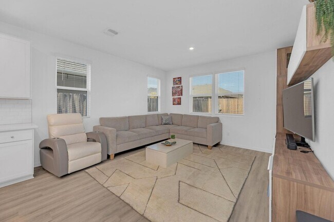 Building Photo - 20704 John Gill Dr