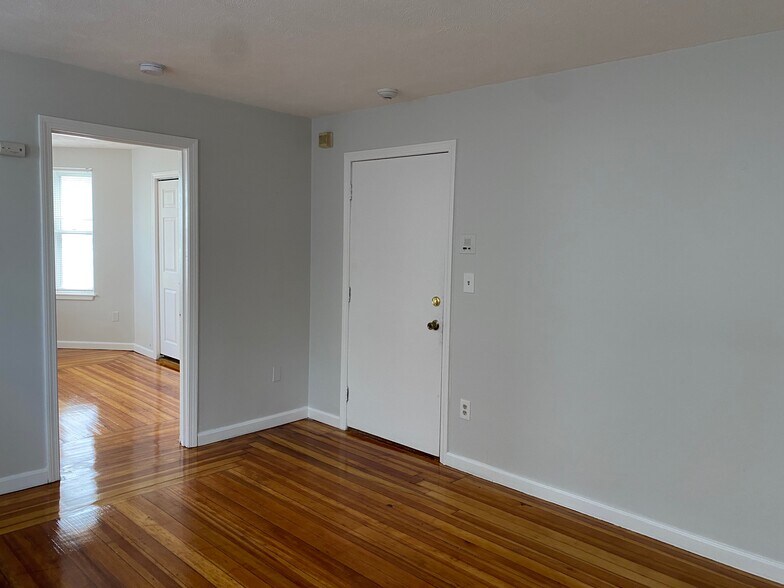 Building Photo - 15 Wave Ave