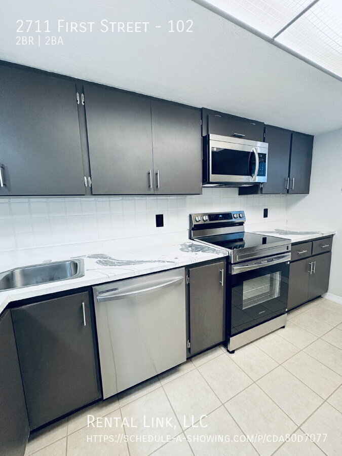 Building Photo - 2711 First Street