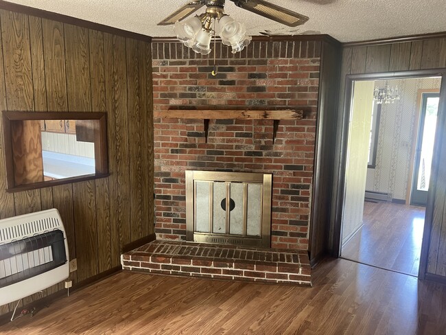 Building Photo - 4103 Happy Valley Rd