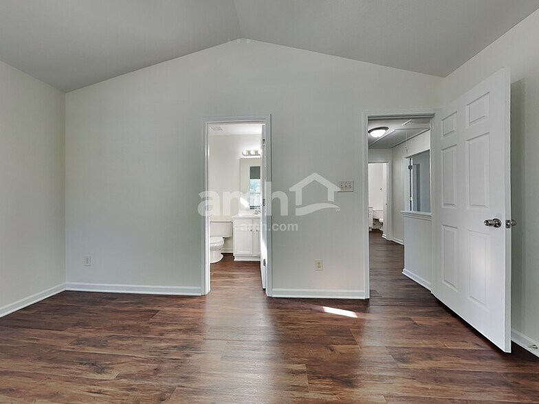 Building Photo - 2604 Oasis Ln