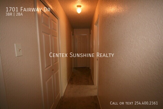 Building Photo - 1701 Fairway Dr