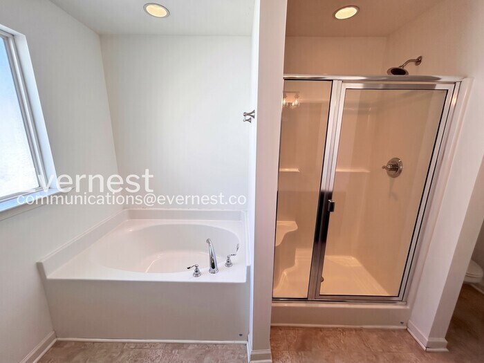 Building Photo - 4014 Rhythm Dr