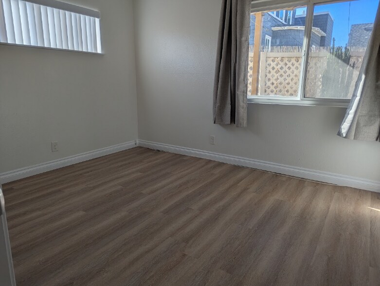 Building Photo - 216 Melrose Dr