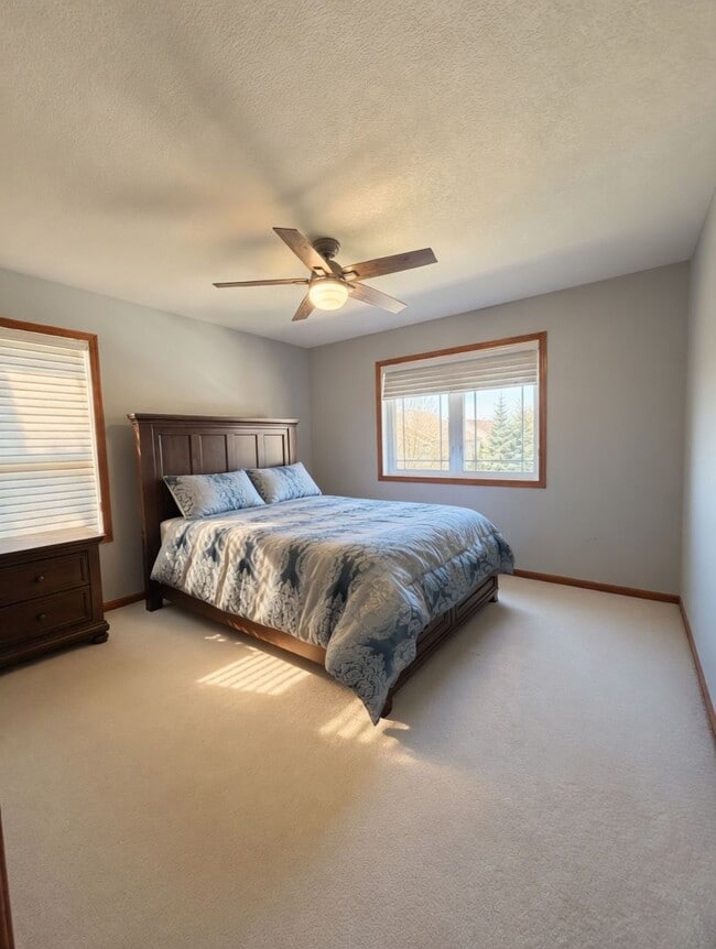 Building Photo - Rare executive rental in chanhassen! 5 beds no upgrade left behind!!!