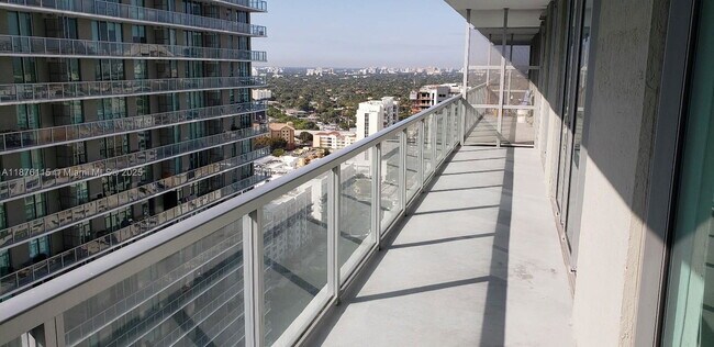 Building Photo - 1111 SW 1st Ave