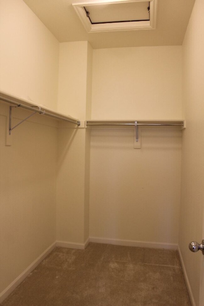 Building Photo - Chatfield Bluffs Condo w/ 3 BR/3 BA!!