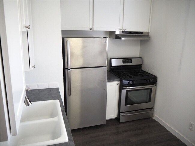 Building Photo - 1200 E 52nd St