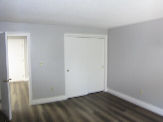 Building Photo - 1225 Bodwell Rd