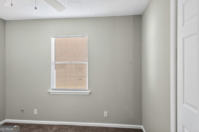 Building Photo - 107 Navajo Ct