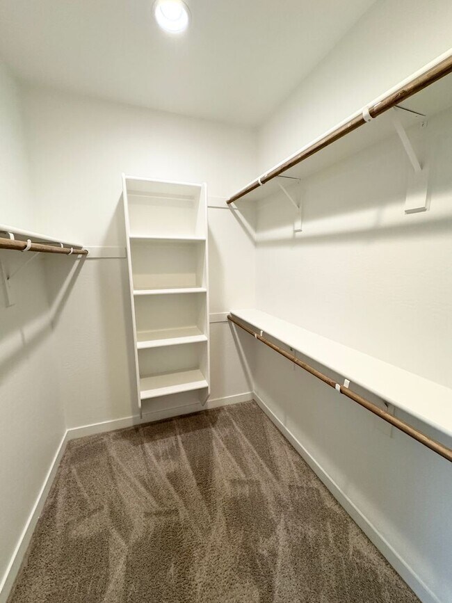 Building Photo - Beautiful Single Level Home Near Verrado!