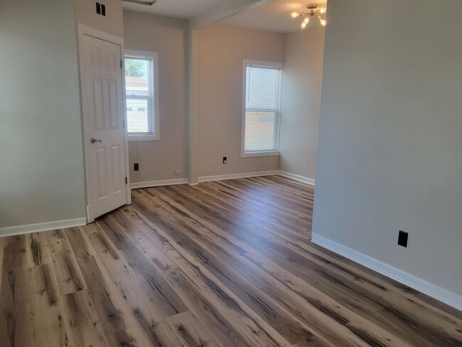 Building Photo - ALL PROSPECTIVE TENANTS MUST SUBMIT A $58 NON-REFUNDABLE APPLICATION FEE PER APPLICANT ONLINE AND...