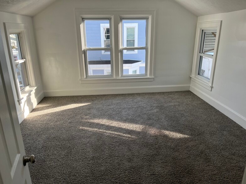 Building Photo - 1003 Perry St