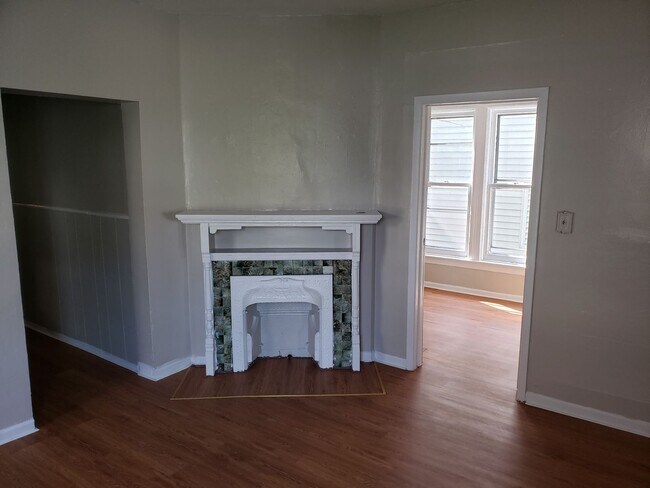 Building Photo - 154 Chenango St