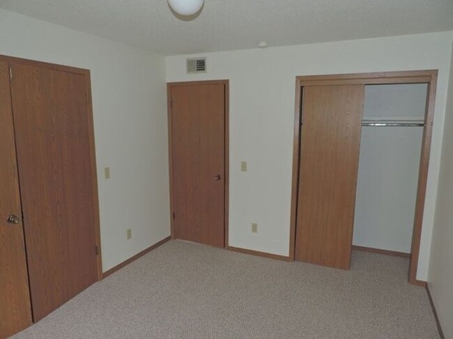 Building Photo - $1,100 | 2 Bedroom, 1 Bathroom Condo | Cat...