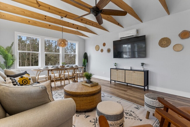 Building Photo - 304 Tide St