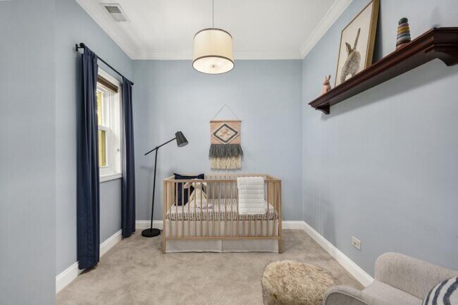 Building Photo - 5 bedroom in Chicago IL 60614